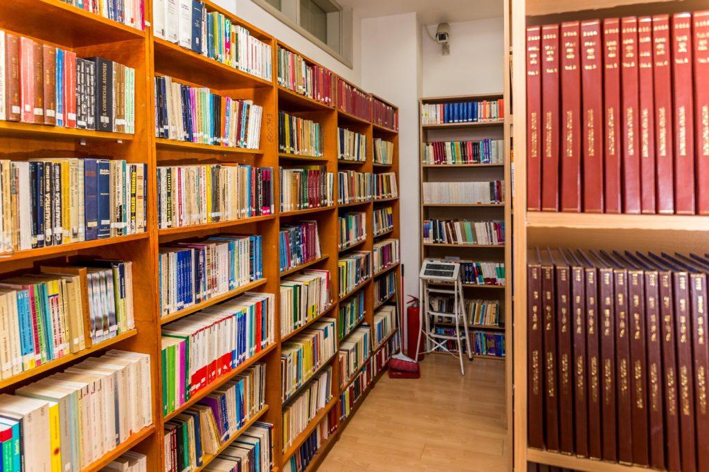 Sailor Slash Spaceship Biblioteca și librăria - Universitatea Titu Maiorescu